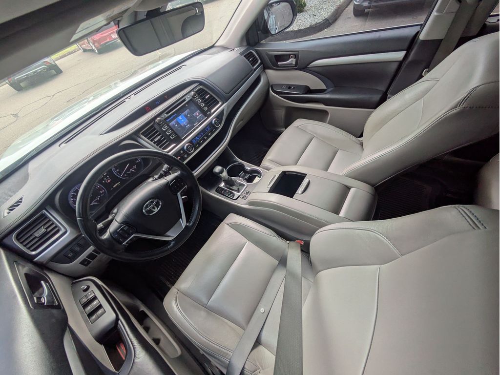 Used 2017 Toyota Highlander SUV