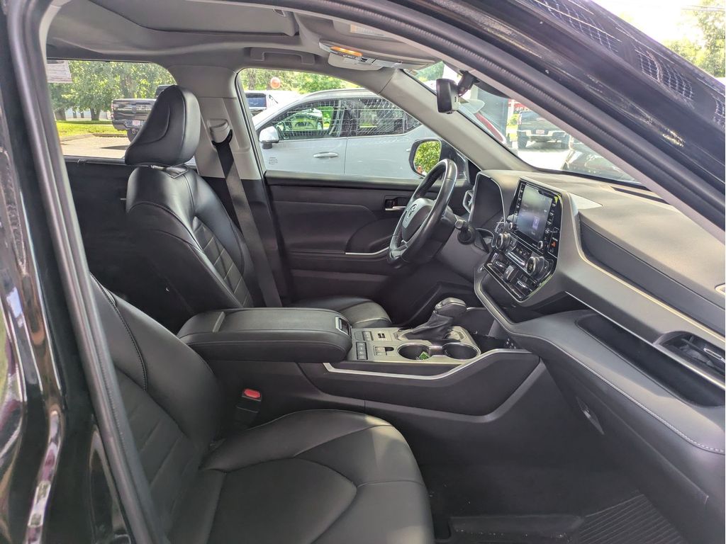 Used 2022 Toyota Highlander SUV