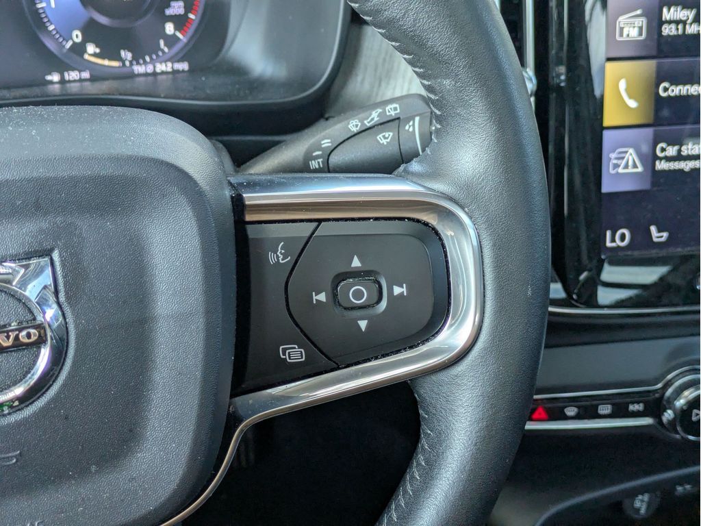 Used 2020 Volvo XC40 T5 SUV