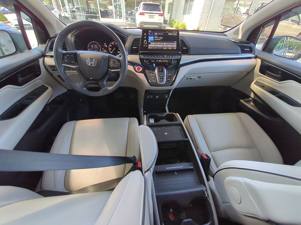 Used 2025 Honda Odyssey Van