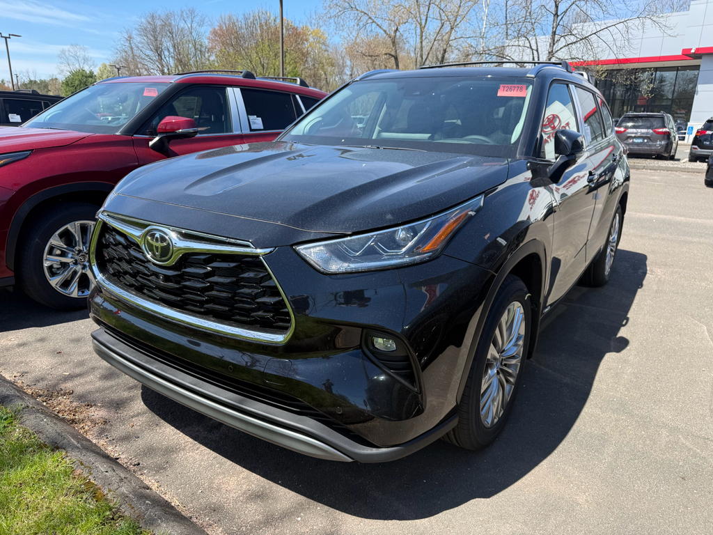 2026 Toyota Highlander Hybrid Platinum AWD's photo