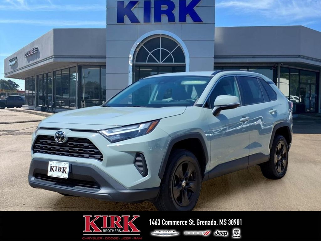 2022 Toyota RAV4 XLE