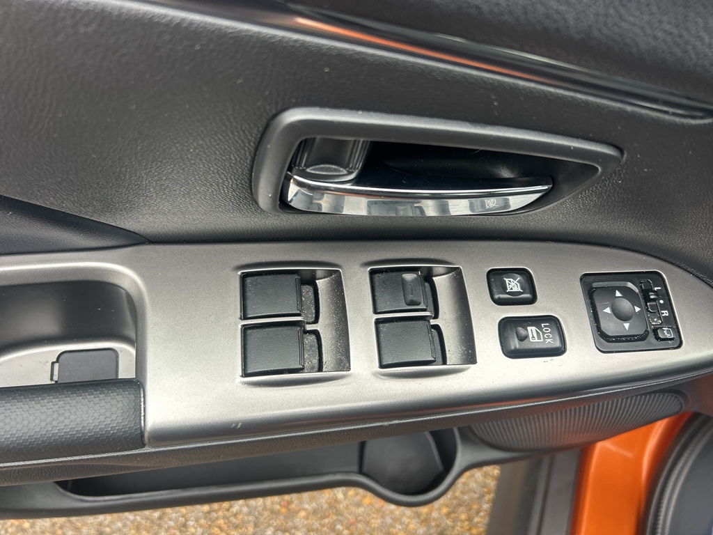 New 2025 Sunshine Orange Metallic Mitsubishi SE image 13