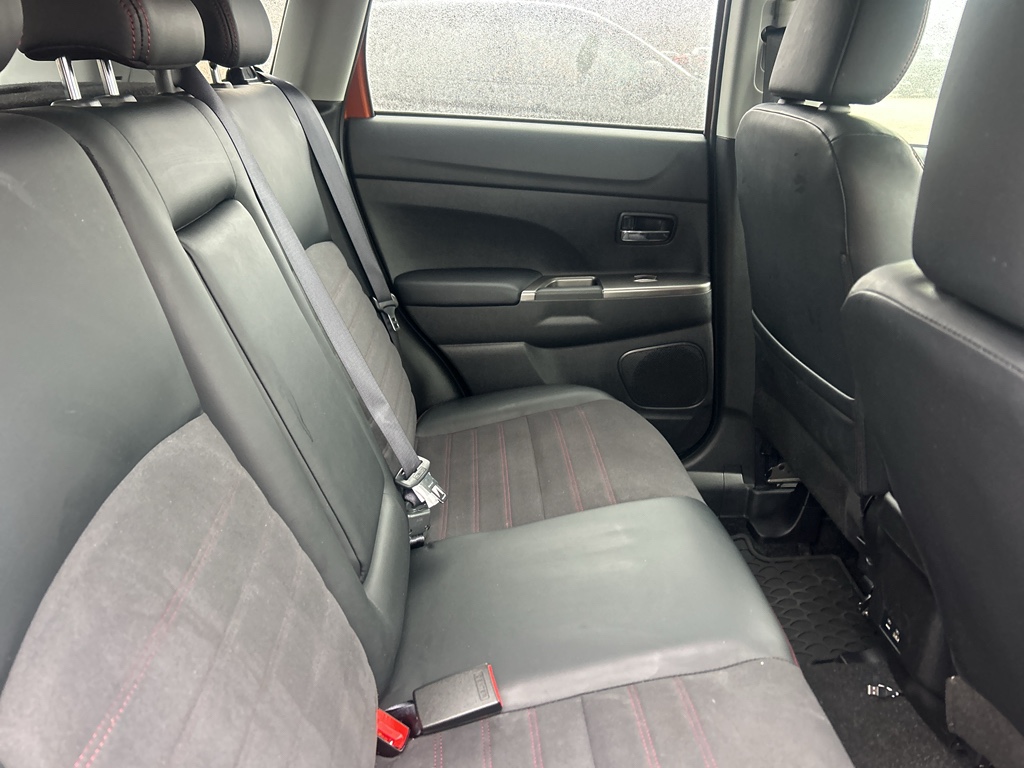 New 2025 Sunshine Orange Metallic Mitsubishi SE image 8