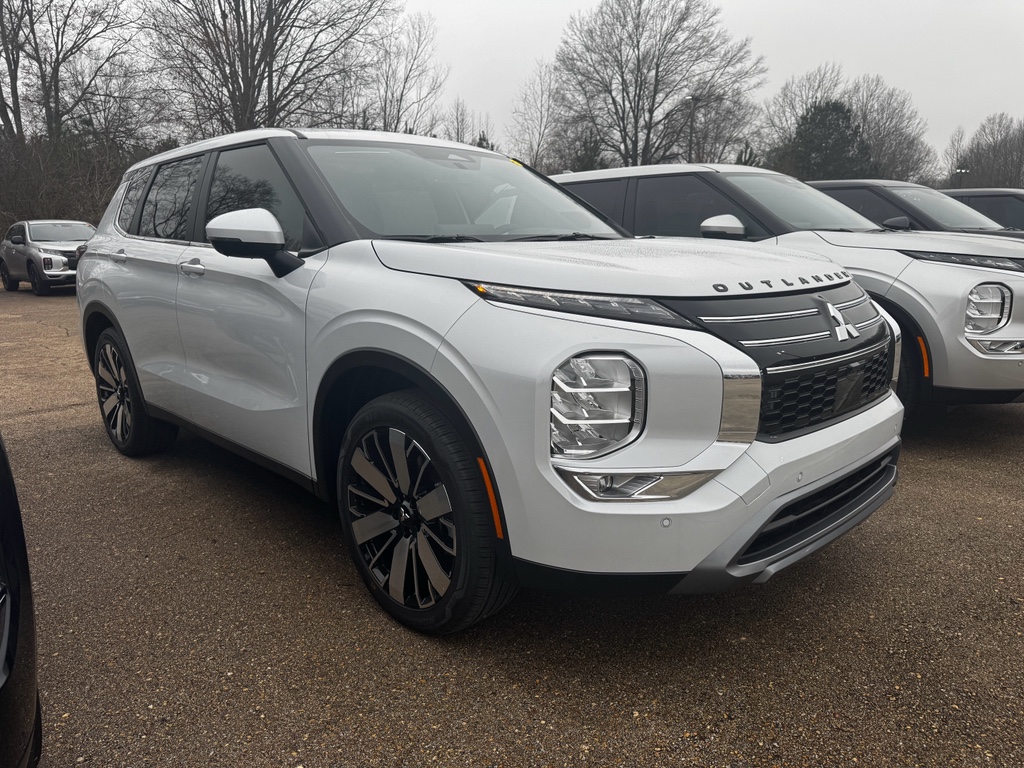 New 2026 White Diamond Mitsubishi SE image 3