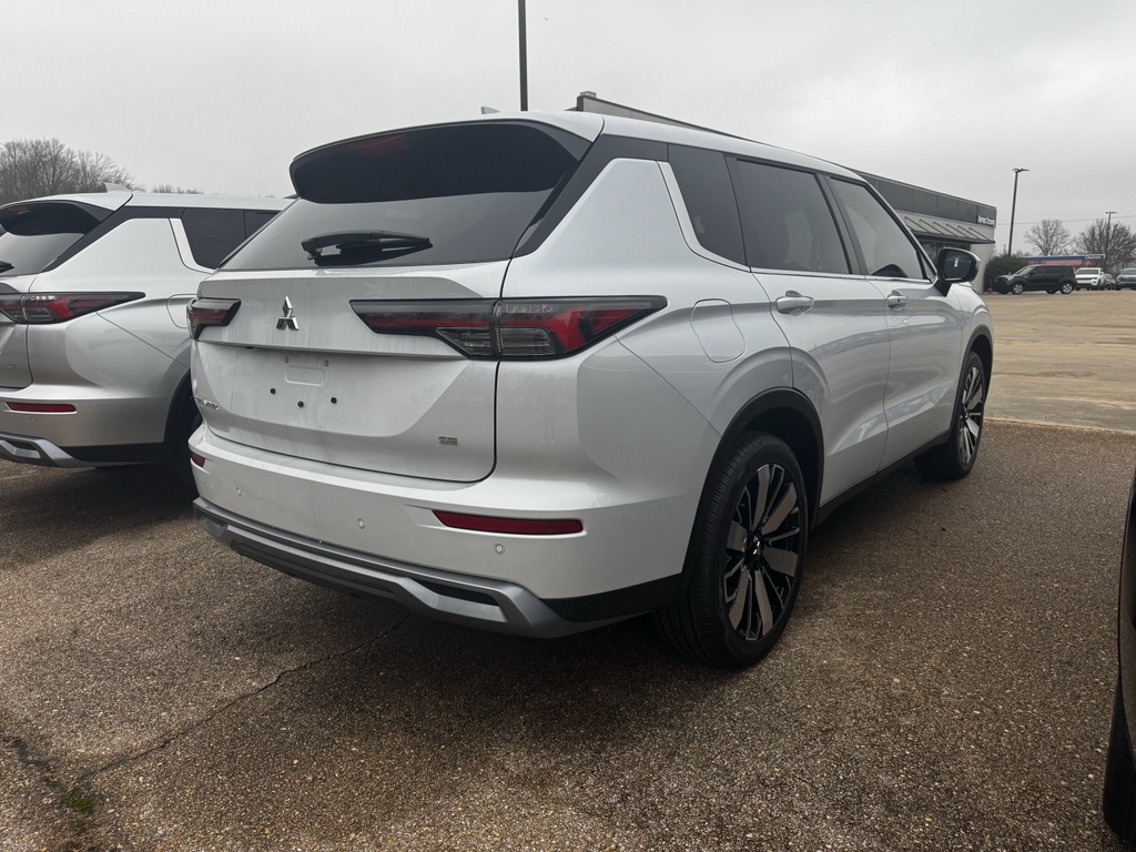 New 2026 White Diamond Mitsubishi SE image 7