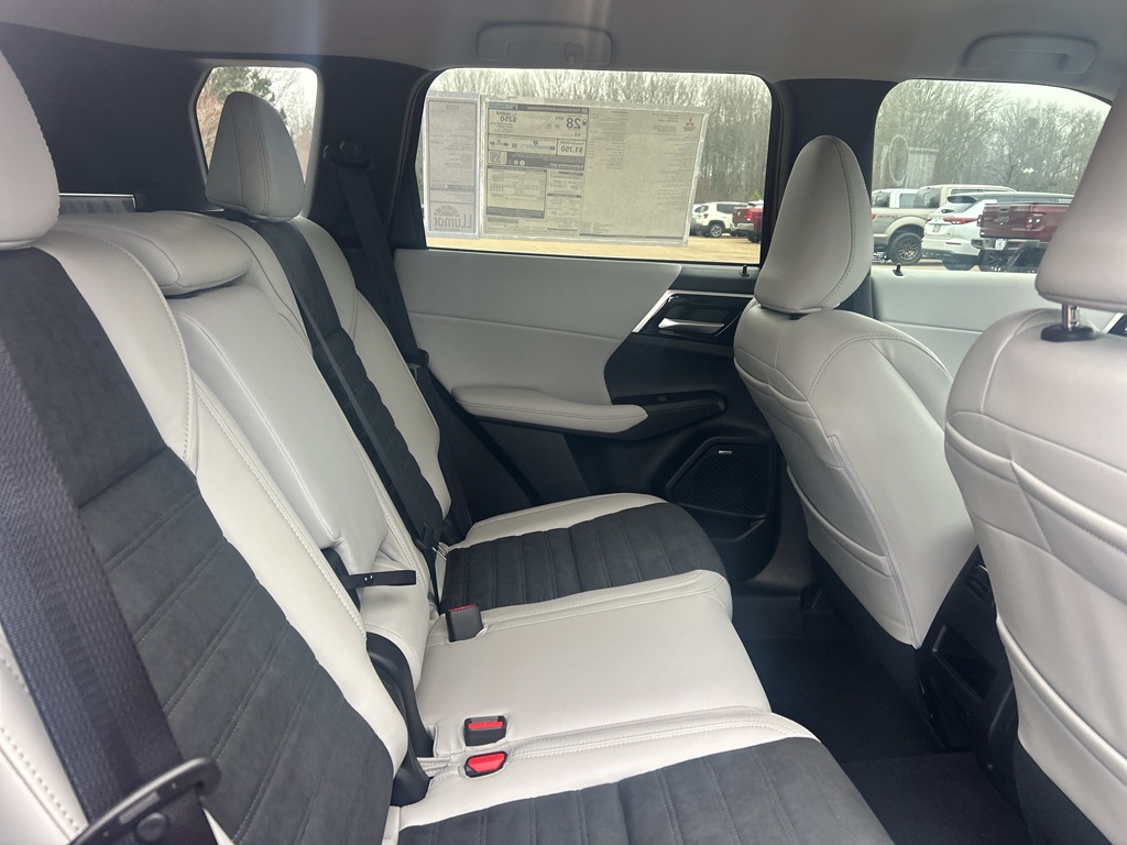 New 2026 Red Diamond Mitsubishi SE image 8