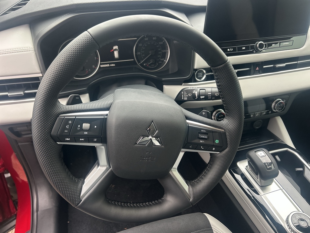 New 2026 Red Diamond Mitsubishi SE image 15
