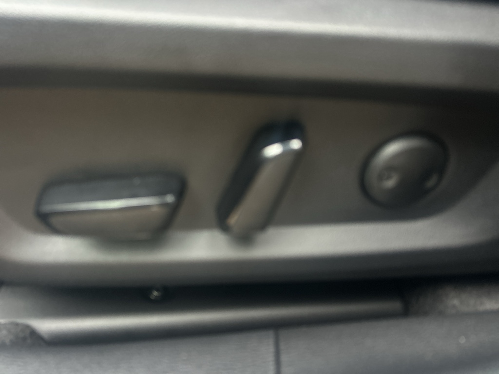 New 2026 Labrador Black Pearl Mitsubishi SE image 15