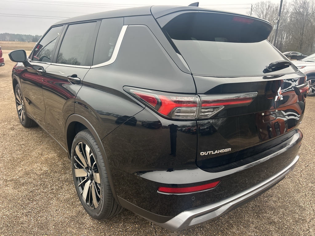 New 2026 Labrador Black Pearl Mitsubishi SE image 6