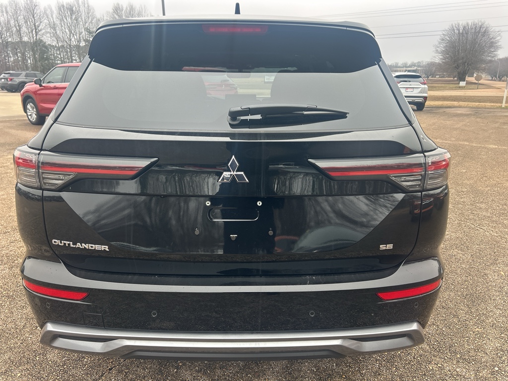 New 2026 Labrador Black Pearl Mitsubishi SE image 5