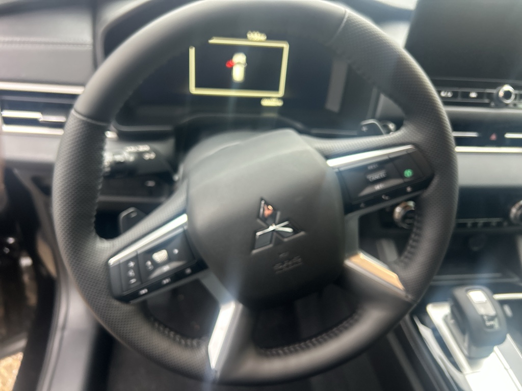 New 2026 Labrador Black Pearl Mitsubishi SE image 16