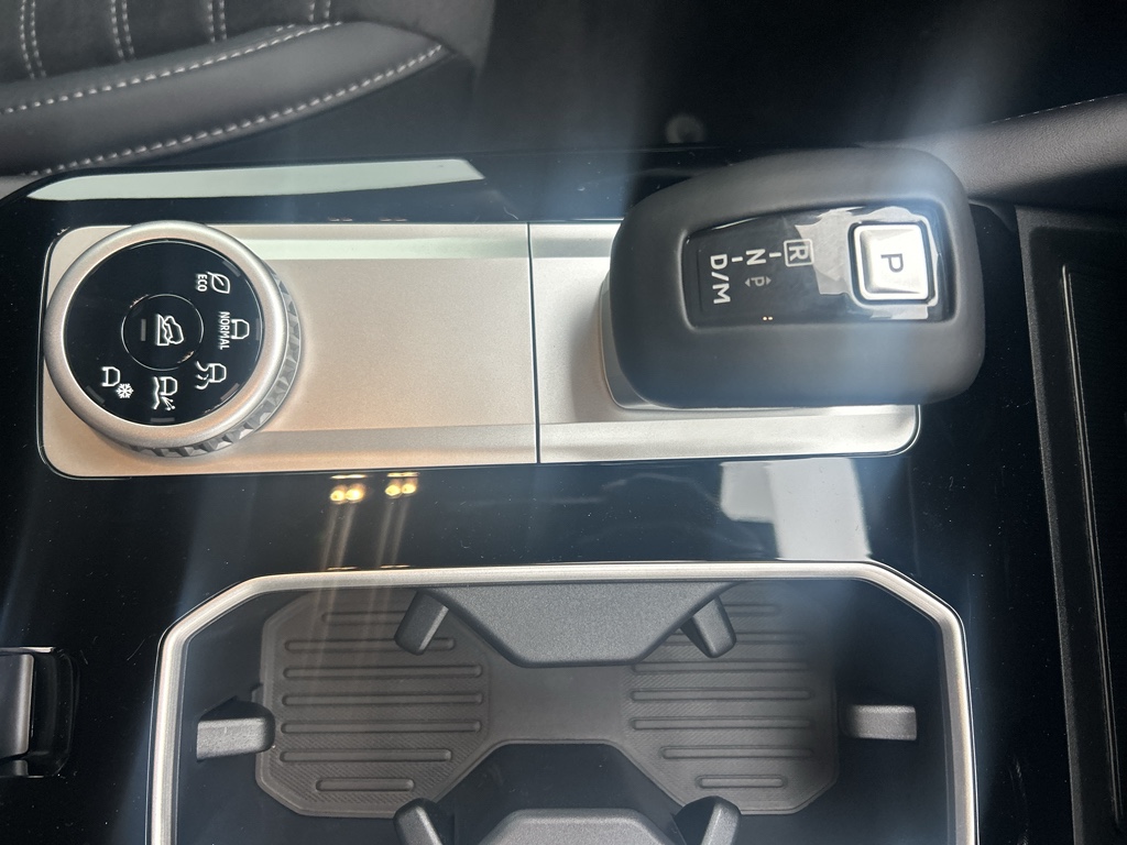 New 2026 Labrador Black Pearl Mitsubishi SE image 12