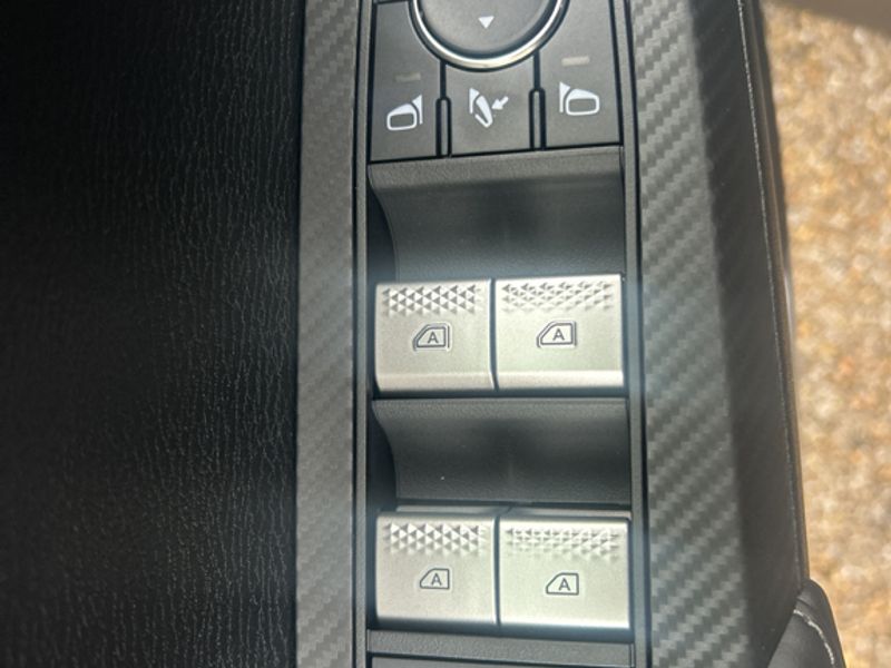 New 2026 Labrador Black Pearl Mitsubishi SE image 14