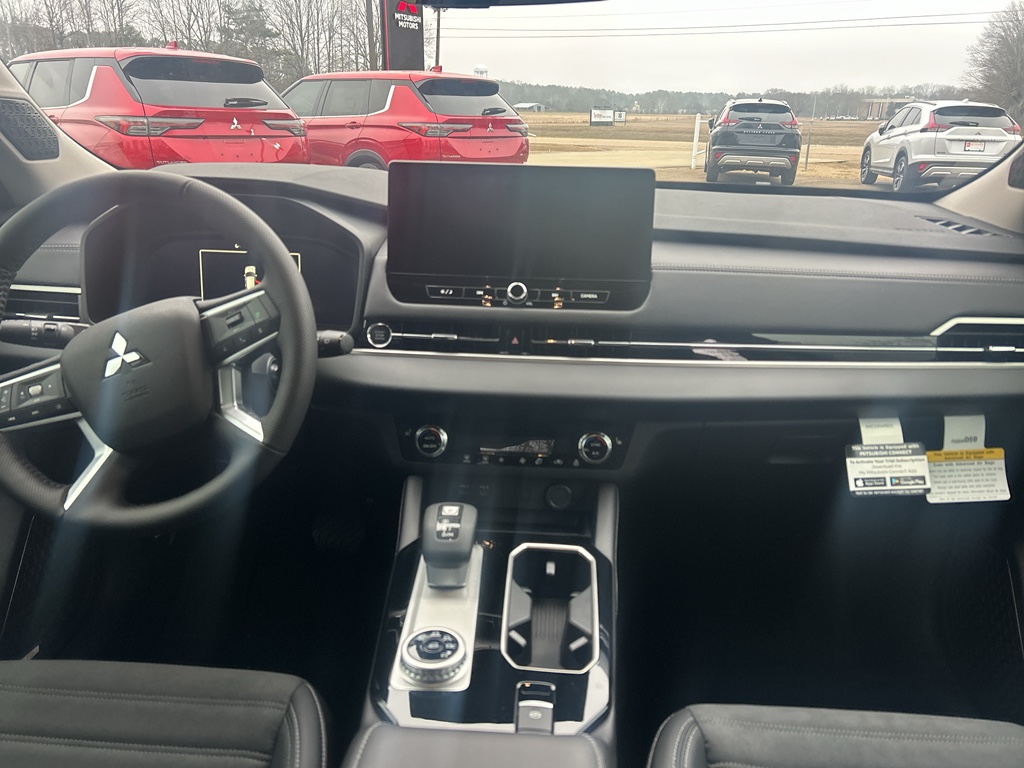 New 2026 Labrador Black Pearl Mitsubishi SE image 9