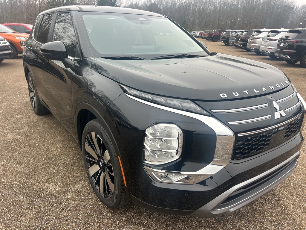 New 2026 Labrador Black Pearl Mitsubishi SE image 3