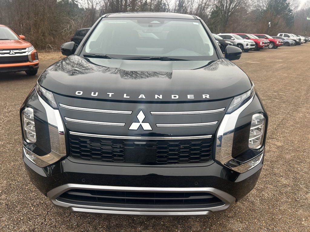 New 2026 Labrador Black Pearl Mitsubishi SE image 2