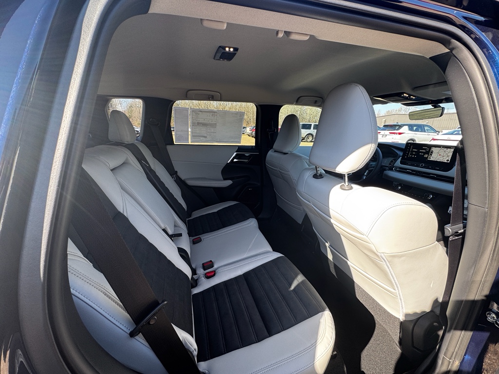 New 2026 Cosmic Blue Metallic Mitsubishi LE image 11