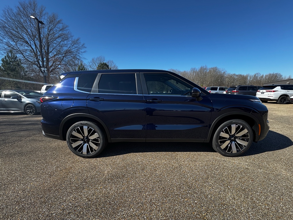 New 2026 Cosmic Blue Metallic Mitsubishi LE image 7