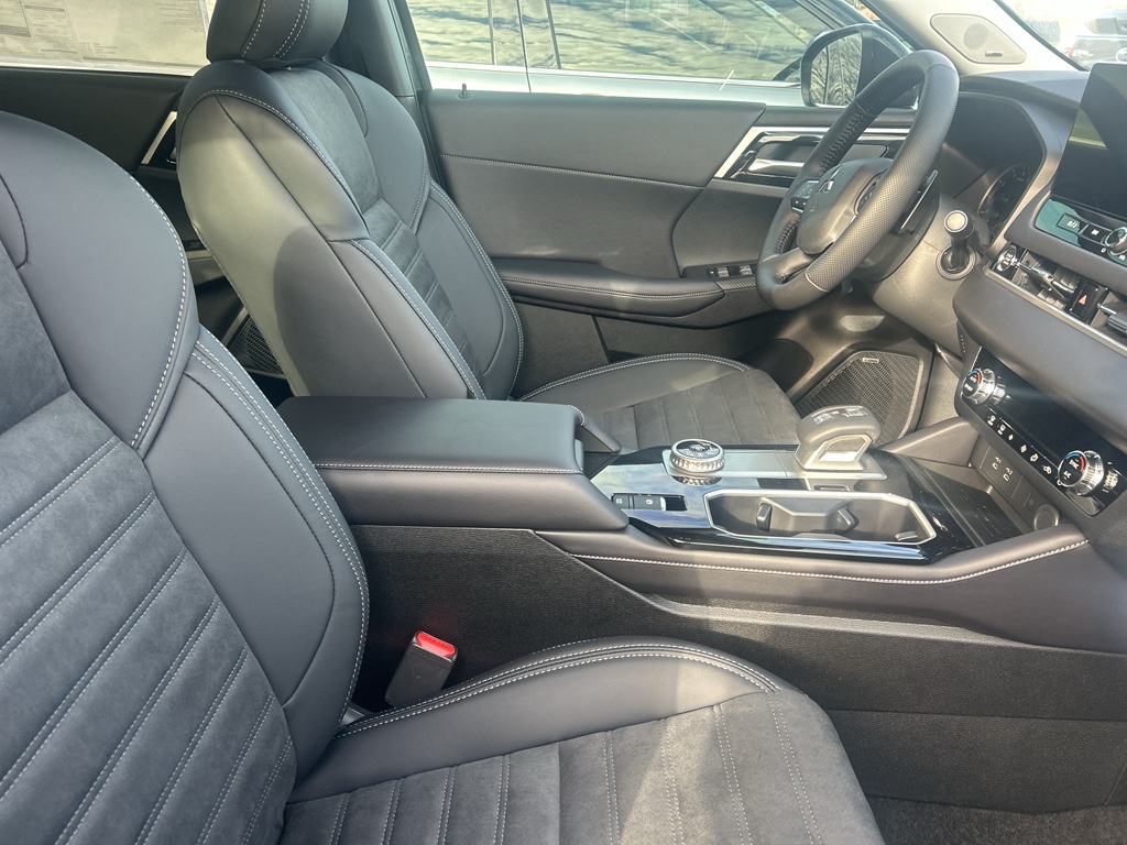 New 2026 Black Diamond Mitsubishi LE image 9