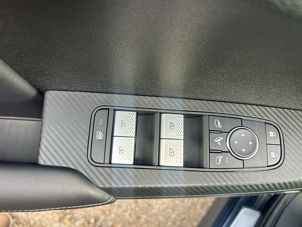 New 2026 Black Diamond Mitsubishi LE image 13