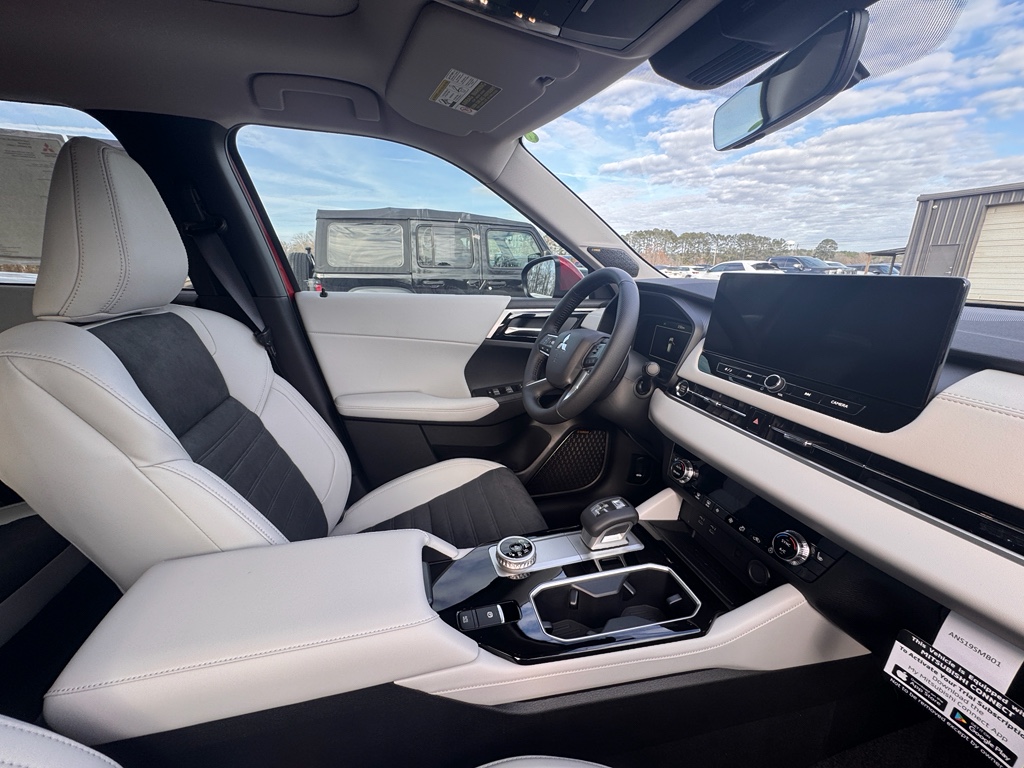 New 2026 Red Diamond Mitsubishi LE image 7