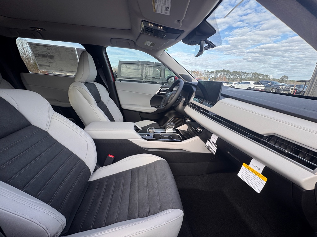 New 2026 Red Diamond Mitsubishi LE image 8