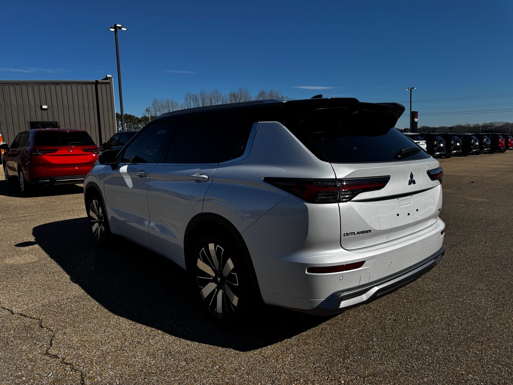 New 2026 White Diamond Mitsubishi SEL image 3