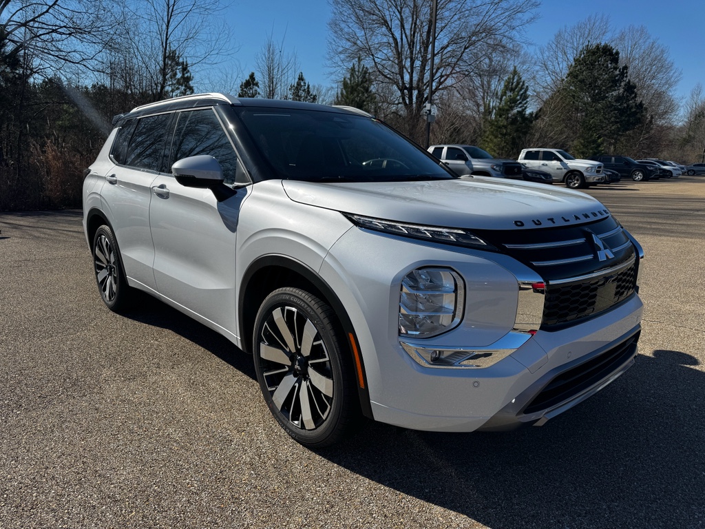 New 2026 White Diamond Mitsubishi SEL image 8