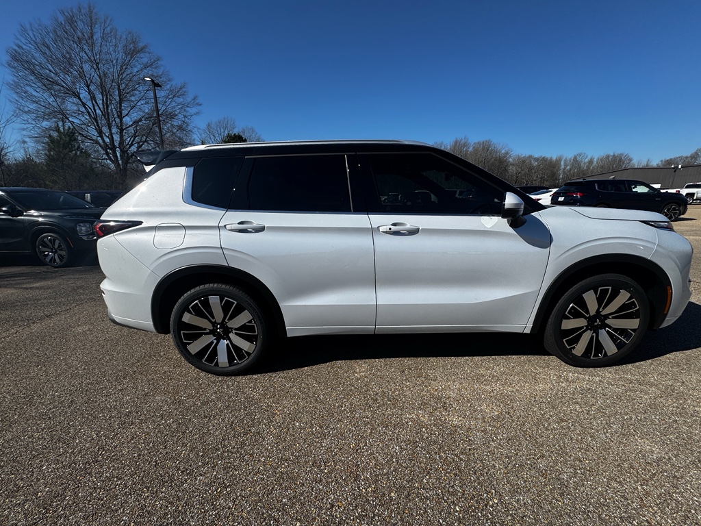 New 2026 White Diamond Mitsubishi SEL image 7