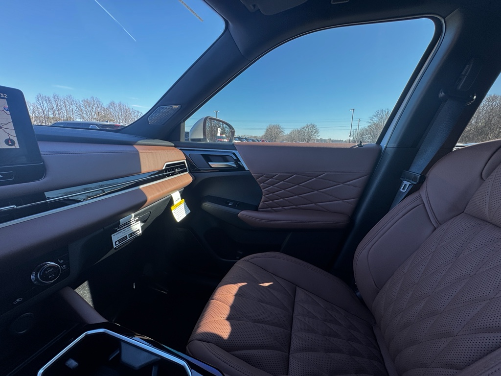 New 2026 White Diamond Mitsubishi SEL image 16