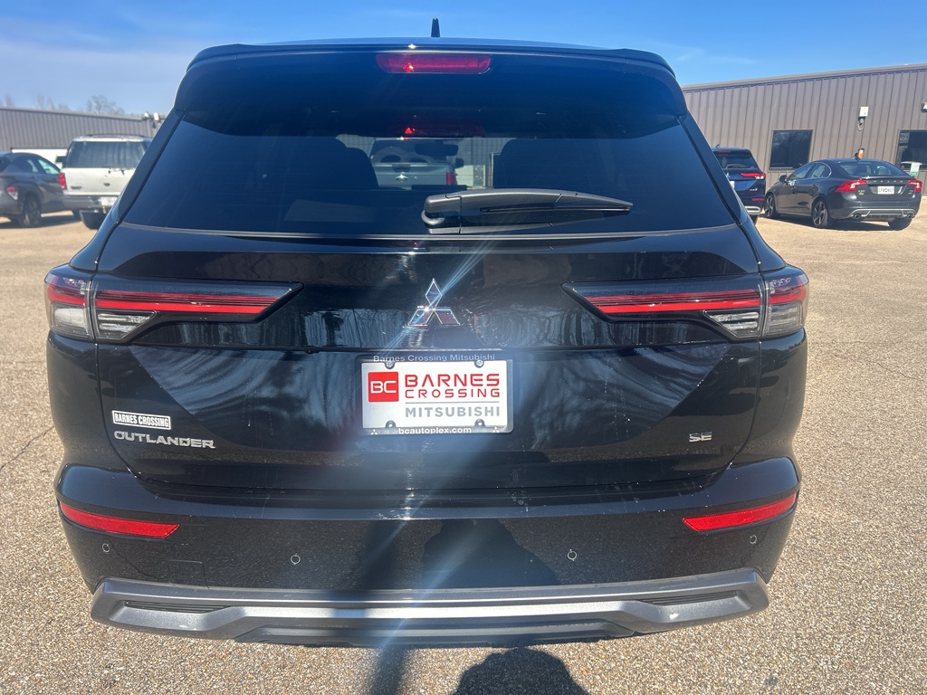 New 2026 Labrador Black Pearl Mitsubishi SE image 5