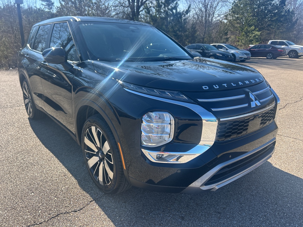 New 2026 Labrador Black Pearl Mitsubishi SE image 3