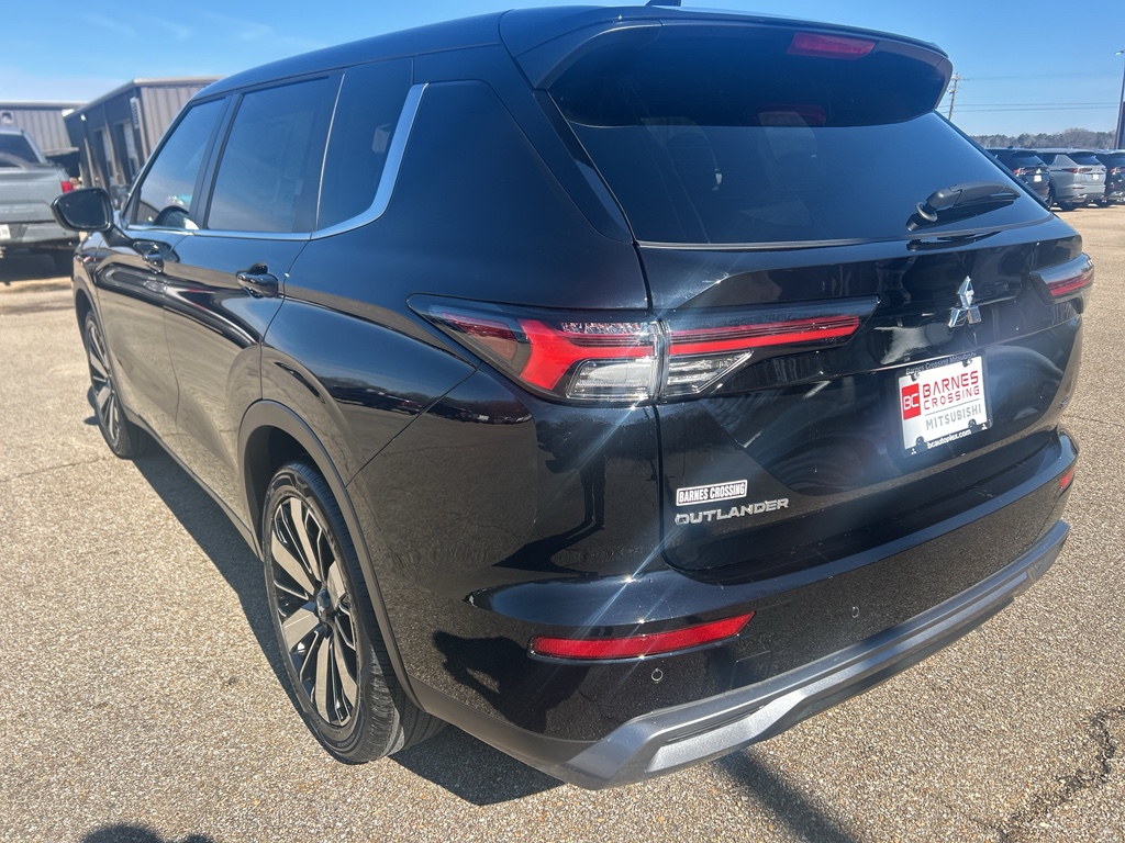 New 2026 Labrador Black Pearl Mitsubishi SE image 6