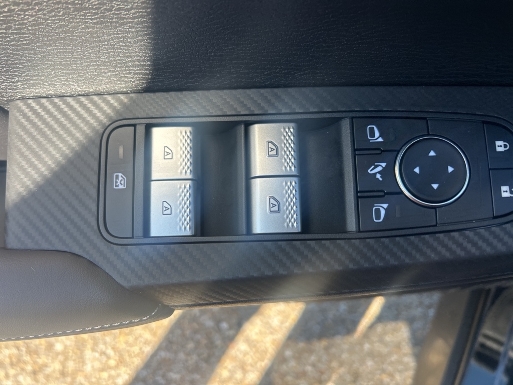 New 2026 Labrador Black Pearl Mitsubishi SE image 13