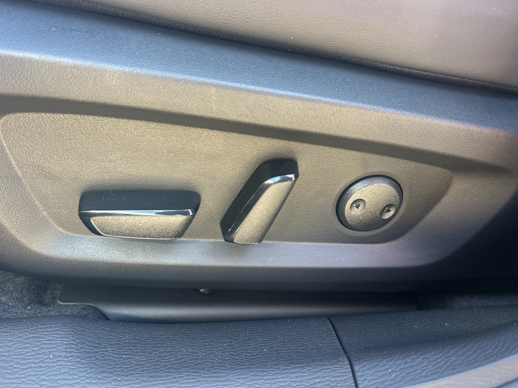 New 2026 Labrador Black Pearl Mitsubishi SE image 14