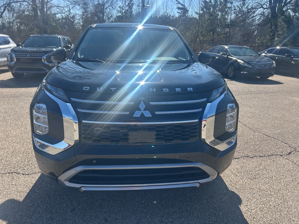 New 2026 Labrador Black Pearl Mitsubishi SE image 2