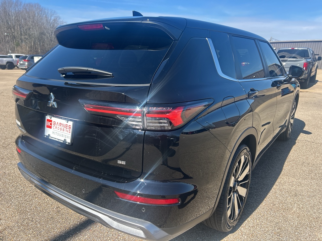 New 2026 Labrador Black Pearl Mitsubishi SE image 4