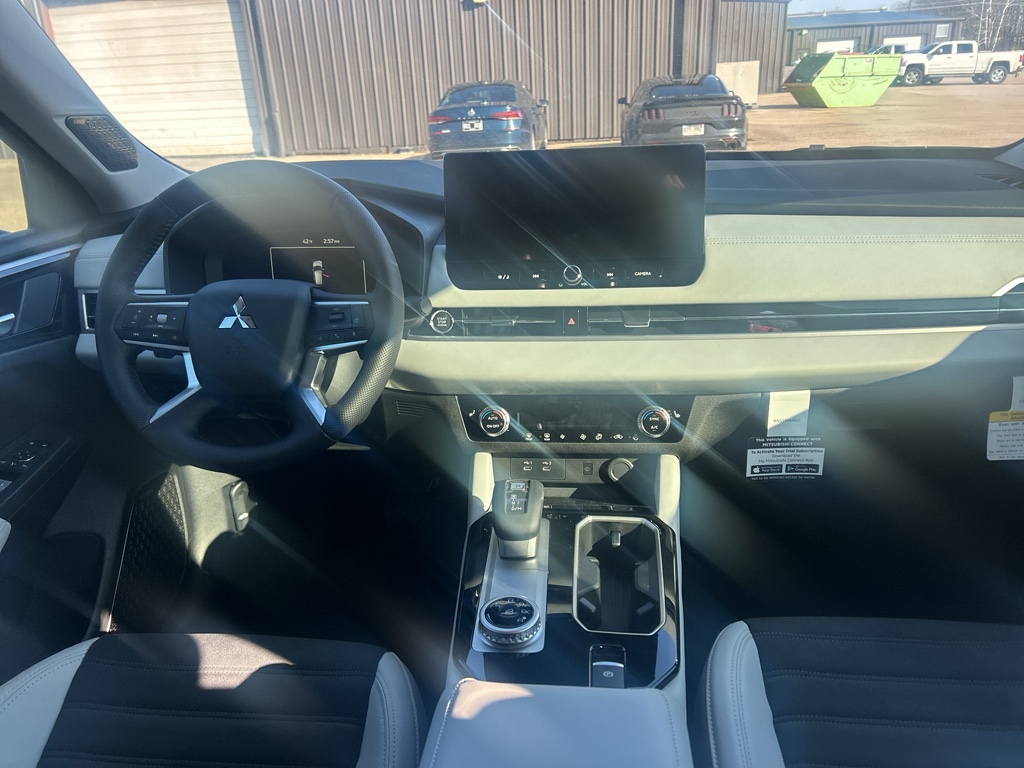 New 2026 Red Diamond Mitsubishi SE image 14