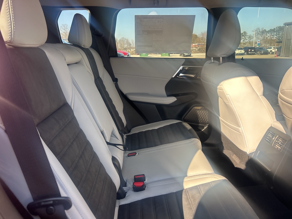 New 2026 Red Diamond Mitsubishi SE image 13