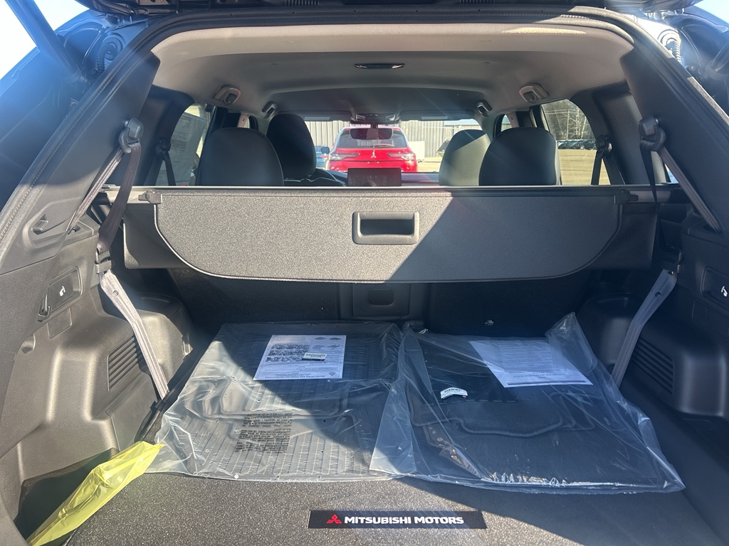 New 2026 Graphite Gray Mitsubishi SE image 7