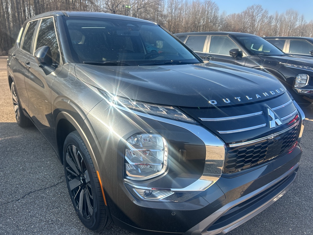 New 2026 Graphite Gray Mitsubishi SE image 3