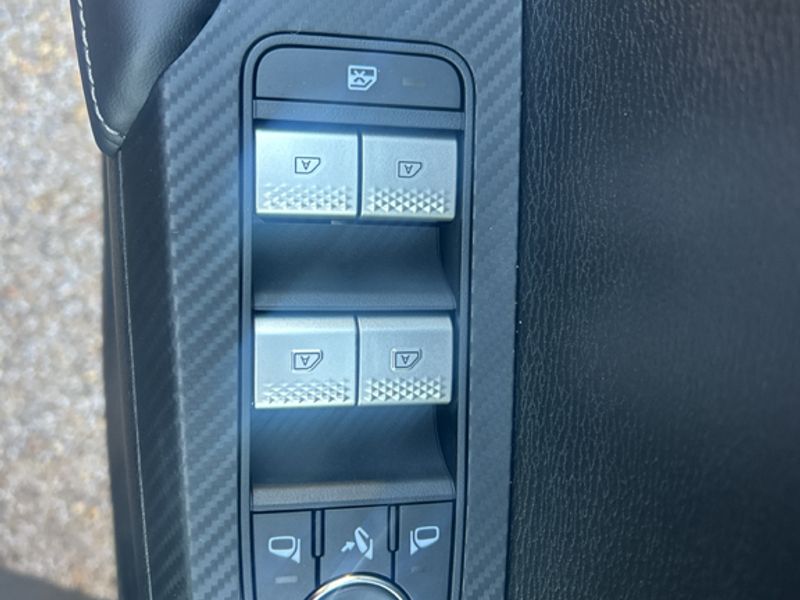 New 2026 Graphite Gray Mitsubishi SE image 13