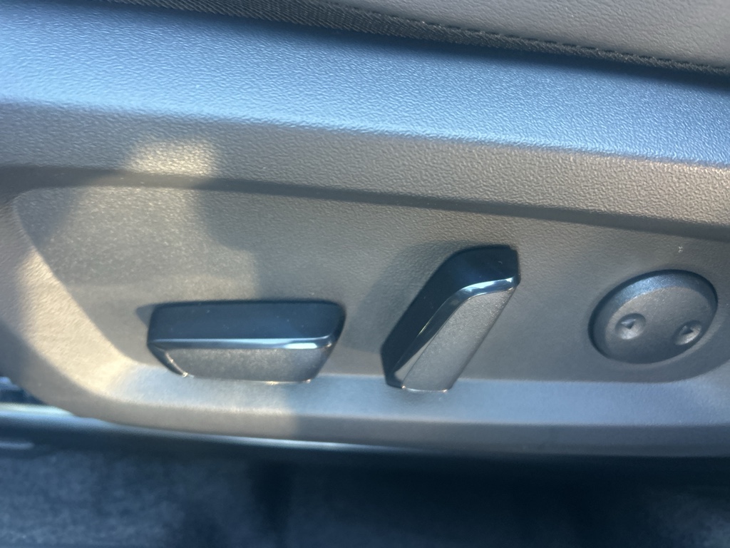 New 2026 Graphite Gray Mitsubishi SE image 14