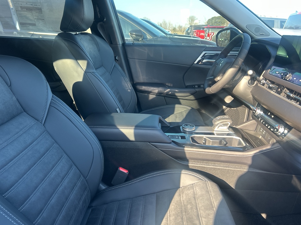 New 2026 Graphite Gray Mitsubishi SE image 9