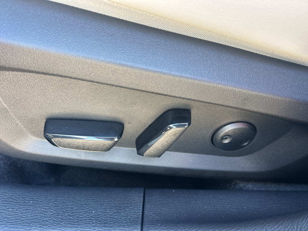 New 2026 Black Diamond Mitsubishi SE image 15