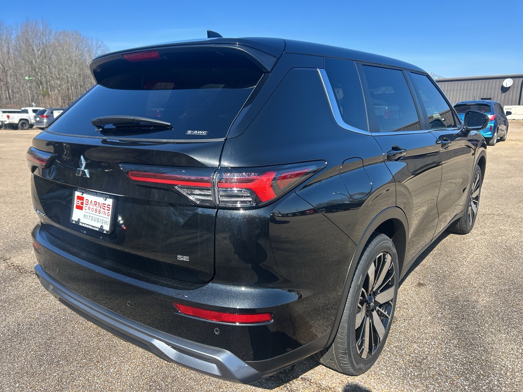 New 2026 Black Diamond Mitsubishi SE image 4