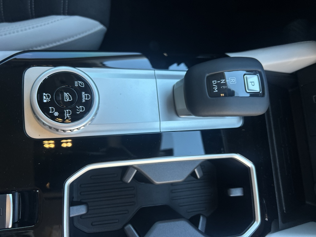 New 2026 Black Diamond Mitsubishi SE image 10