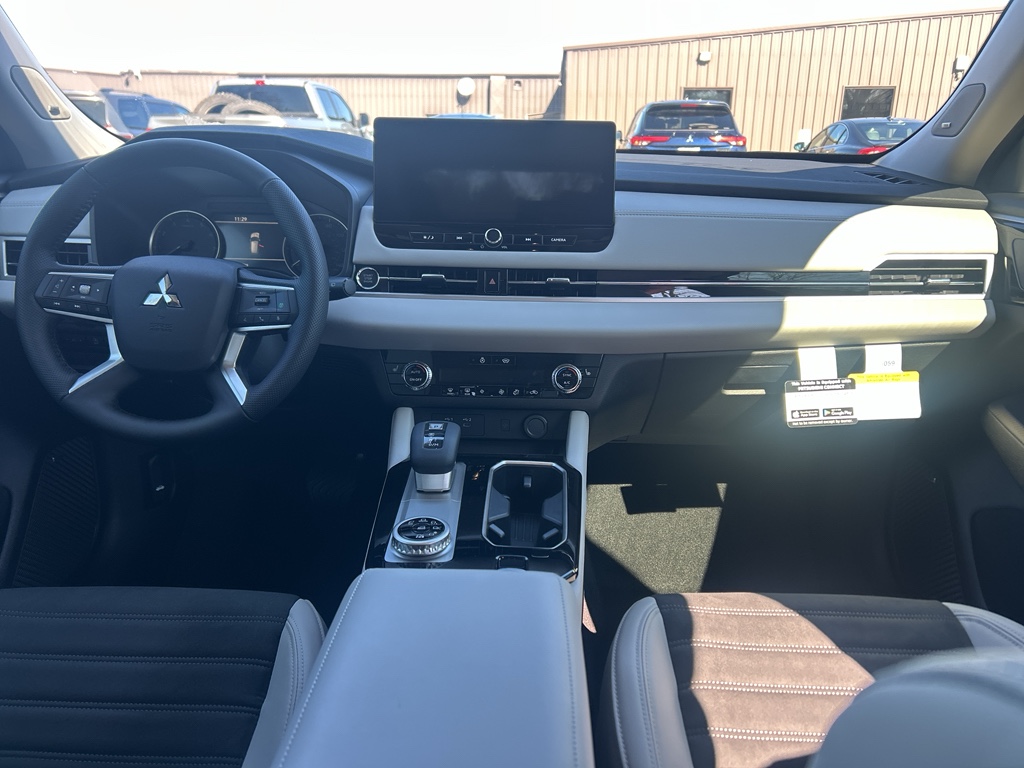 New 2026 Black Diamond Mitsubishi SE image 8