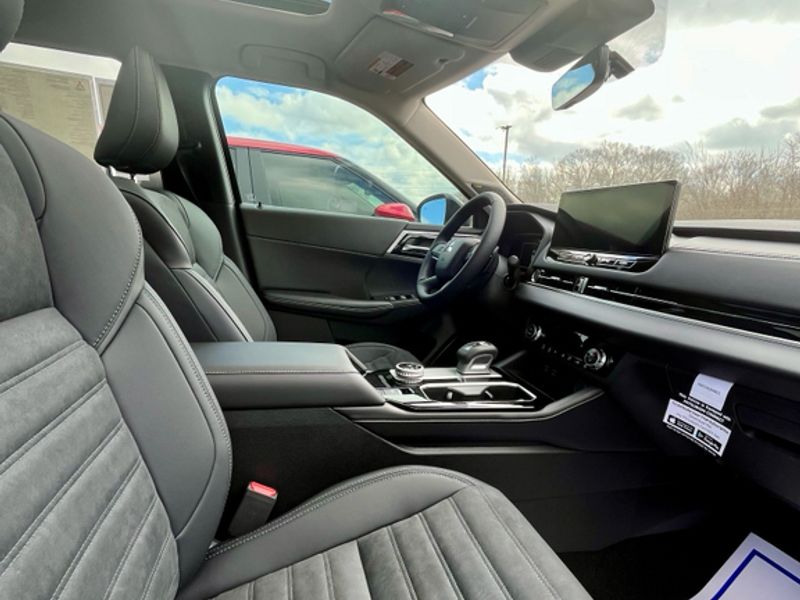 New 2026 Labrador Black Pearl Mitsubishi SE image 11